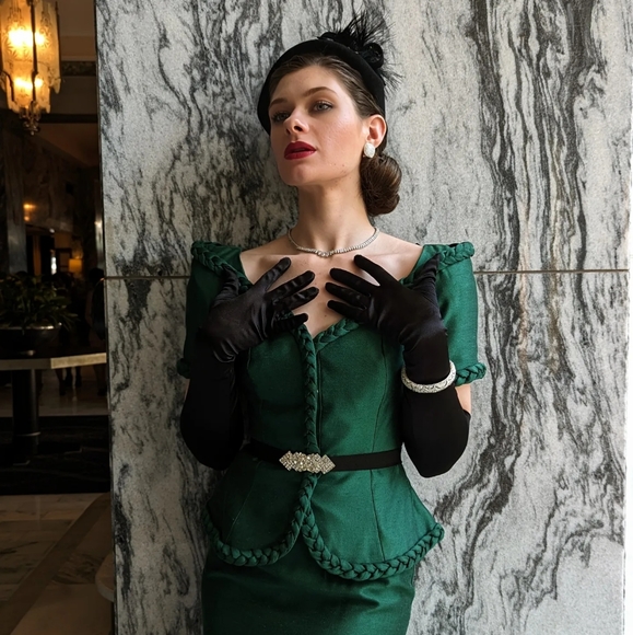 Vintage Green "Marilyn Monroe" Inspired Satin Evening Suit - Picture 2 of 12